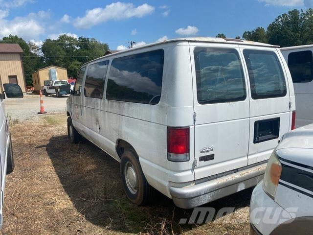 Ford E-150 汽车