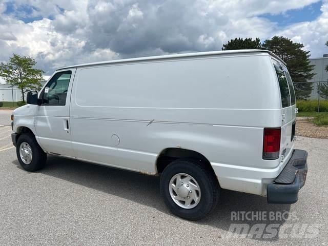 Ford E-250 大型面包车
