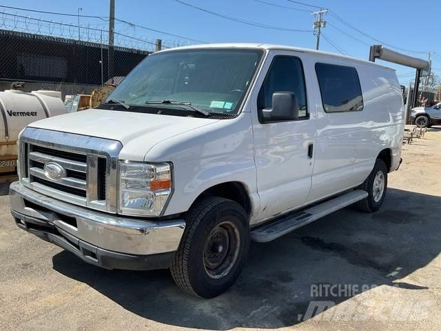 Ford E-250 大型面包车