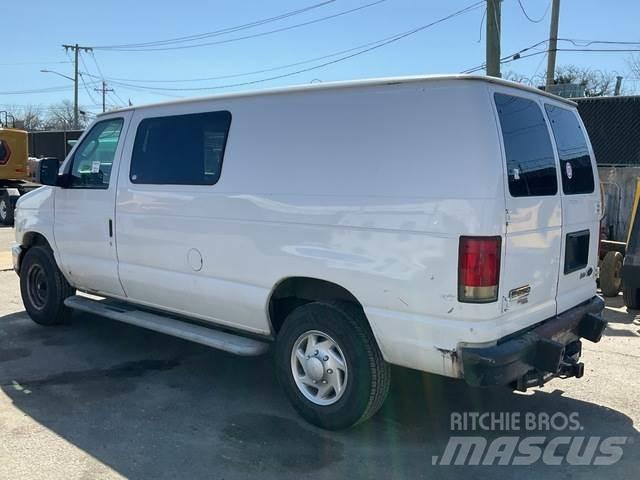 Ford E-250 大型面包车