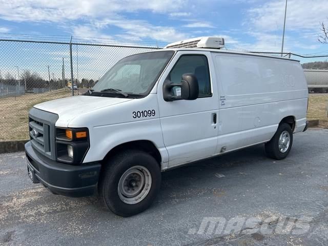 Ford E-250 大型面包车