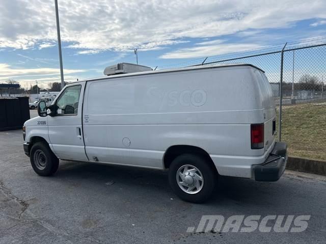 Ford E-250 大型面包车