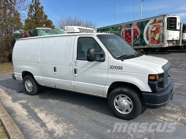Ford E-250 大型面包车