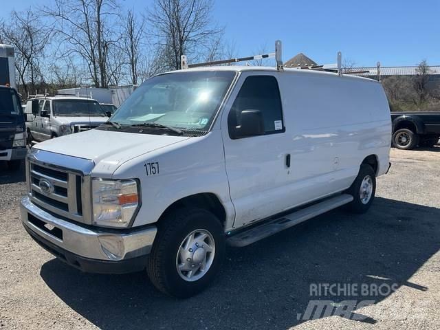 Ford E-250 大型面包车