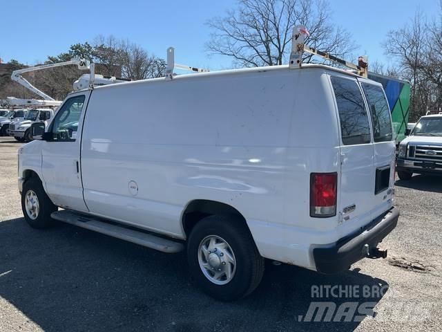 Ford E-250 大型面包车