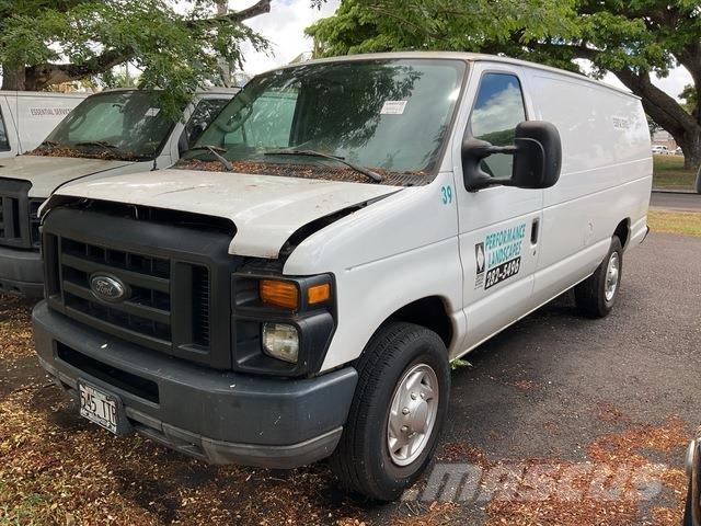 Ford E-250 大型面包车