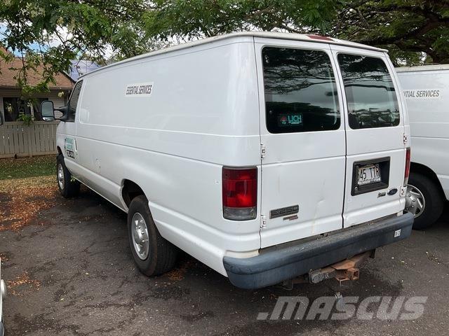 Ford E-250 大型面包车