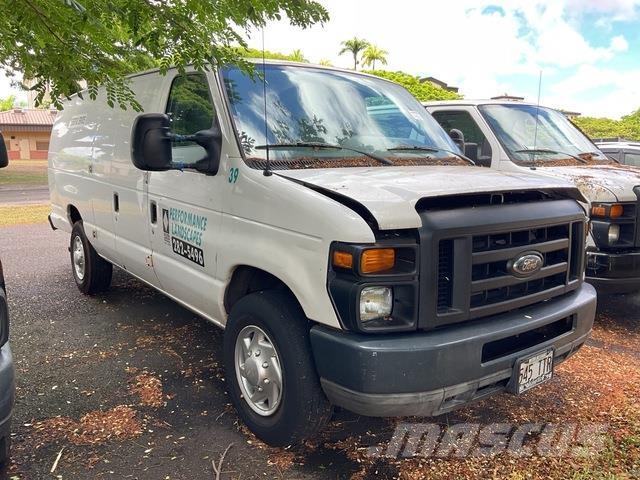Ford E-250 大型面包车