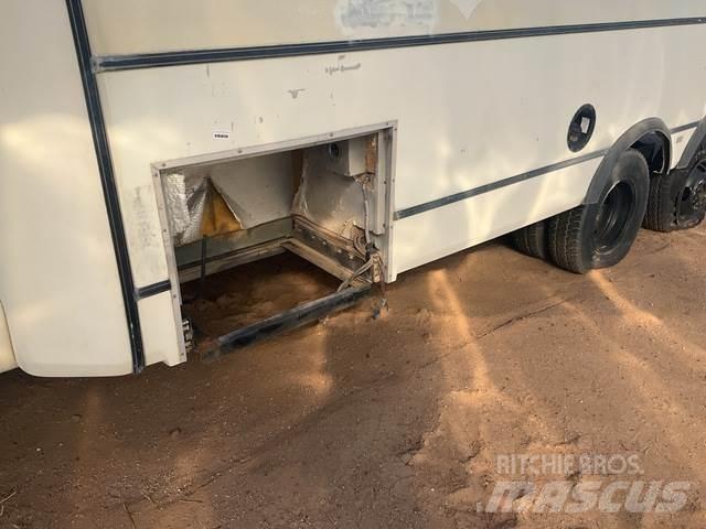 Ford E-350 大型面包车