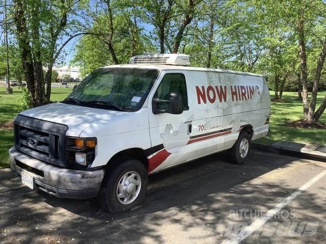 Ford E-350 大型面包车