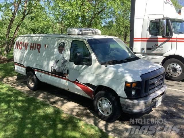Ford E-350 大型面包车