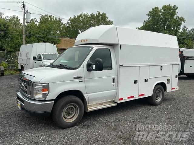 Ford E-350 皮卡车