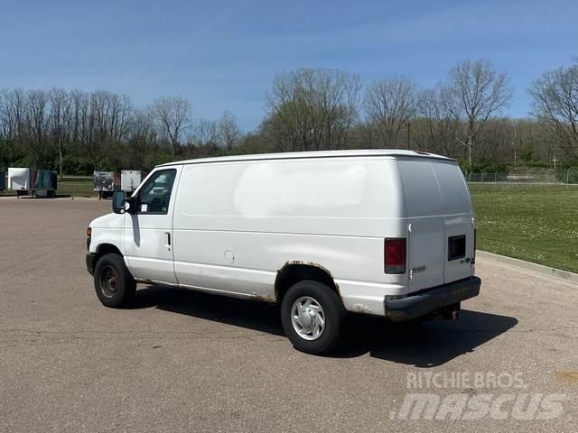 Ford E-350 大型面包车