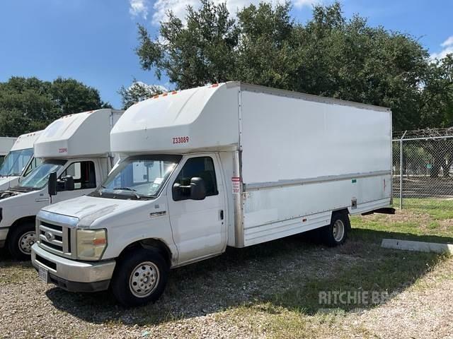 Ford E-350 大型面包车
