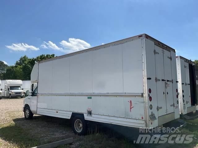 Ford E-350 大型面包车