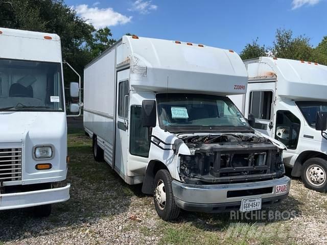 Ford E-350 大型面包车