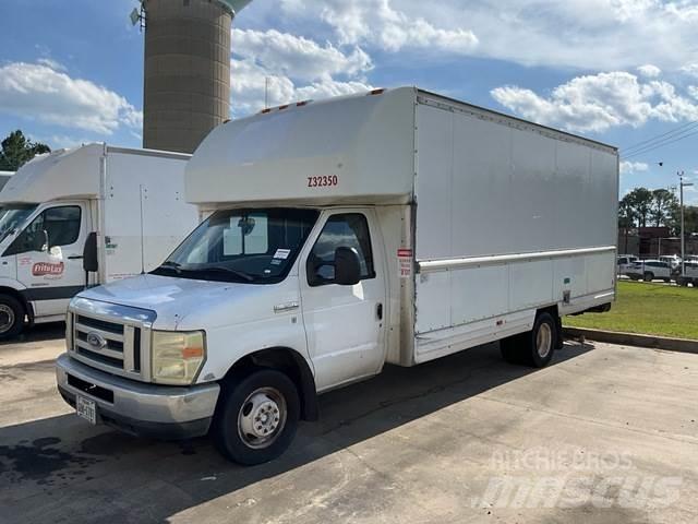 Ford E-350 大型面包车