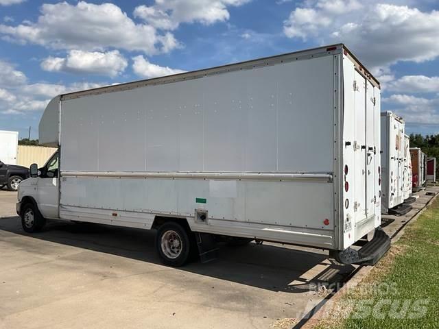 Ford E-350 大型面包车