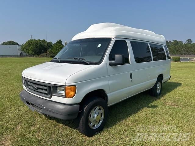 Ford E-350 汽车