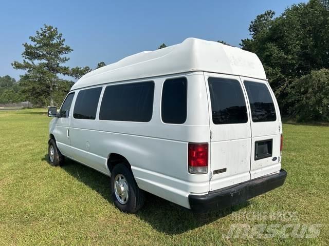 Ford E-350 汽车