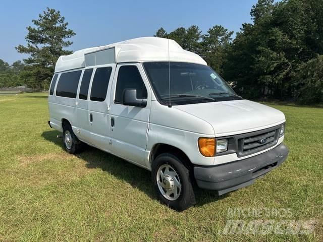 Ford E-350 汽车