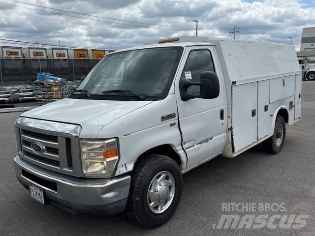 Ford E-350 皮卡车