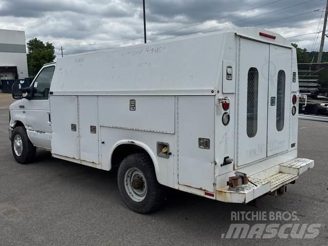 Ford E-350 皮卡车