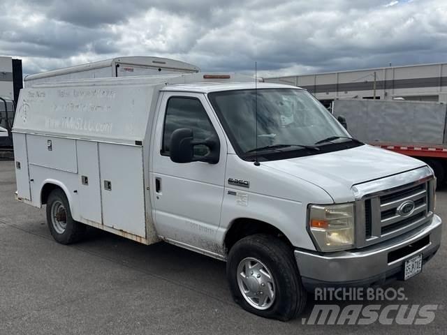 Ford E-350 皮卡车