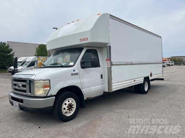 Ford E-350 大型面包车