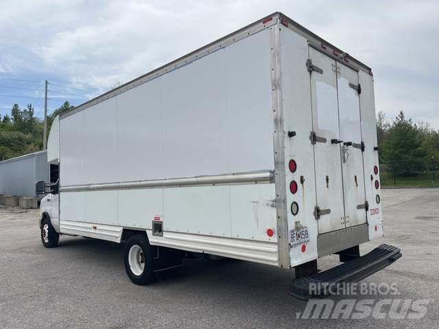Ford E-350 大型面包车
