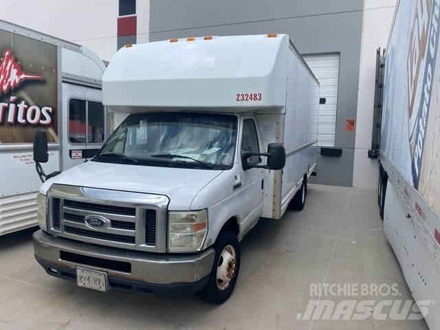 Ford E-350 大型面包车