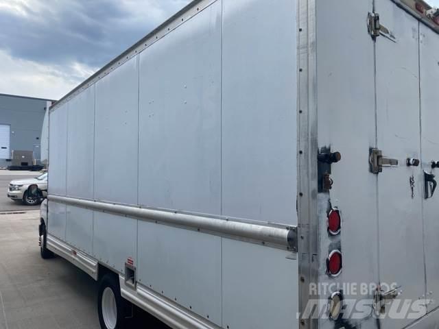 Ford E-350 大型面包车