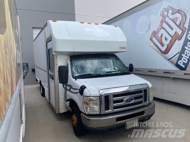 Ford E-350 大型面包车