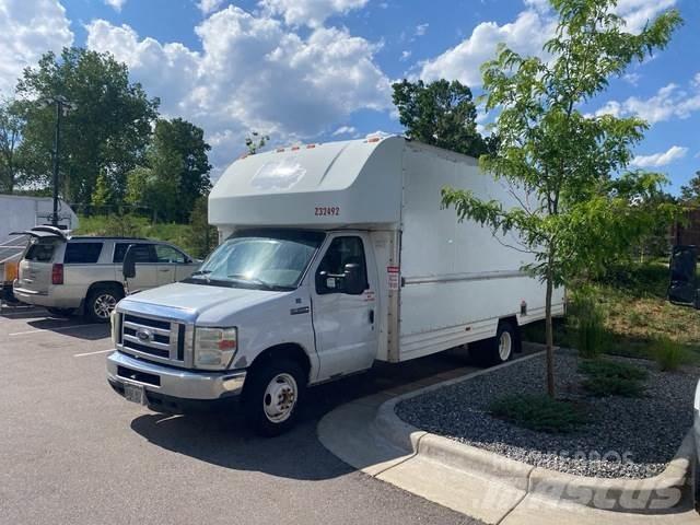 Ford E-350 大型面包车