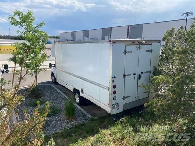 Ford E-350 大型面包车