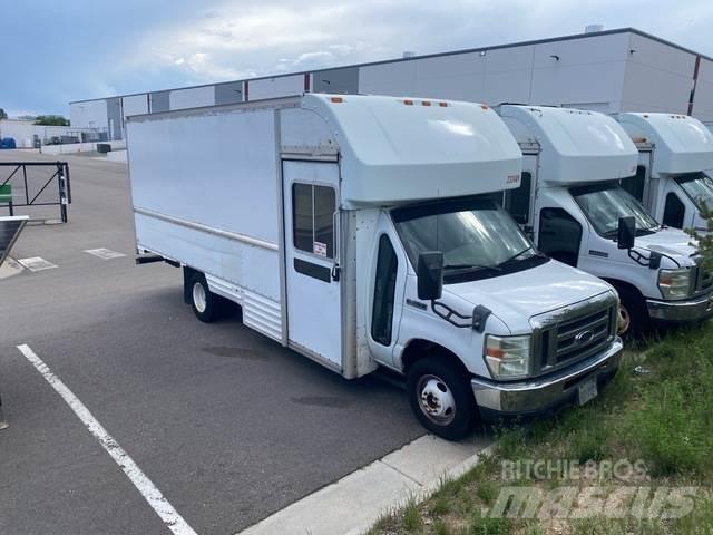 Ford E-350 大型面包车