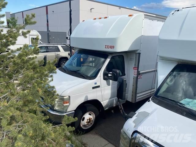 Ford E-350 大型面包车