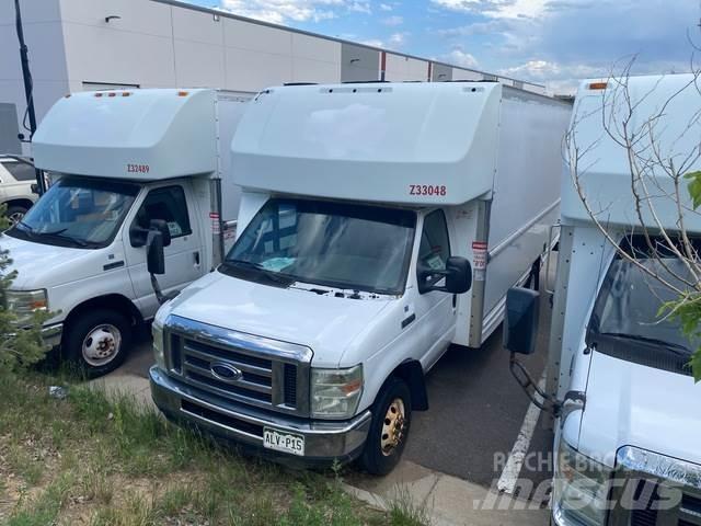Ford E-350 大型面包车