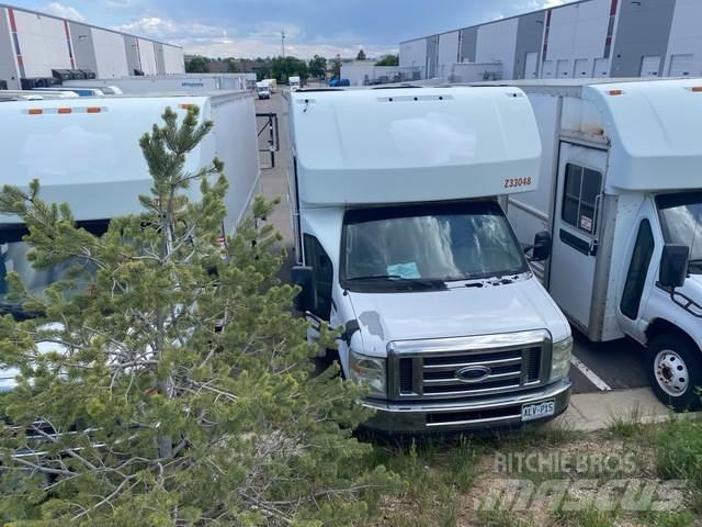 Ford E-350 大型面包车