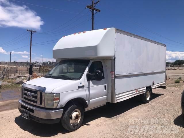Ford E-350 大型面包车