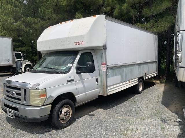 Ford E-350 大型面包车