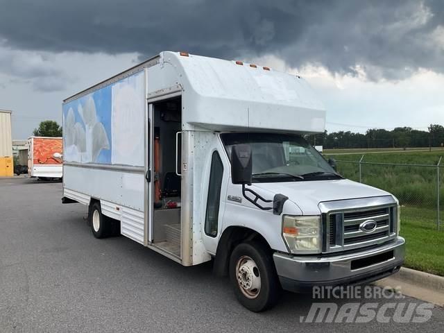 Ford E-350 厢式货车