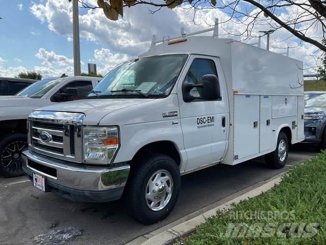 Ford E-350 皮卡车