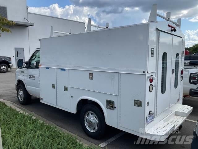 Ford E-350 皮卡车