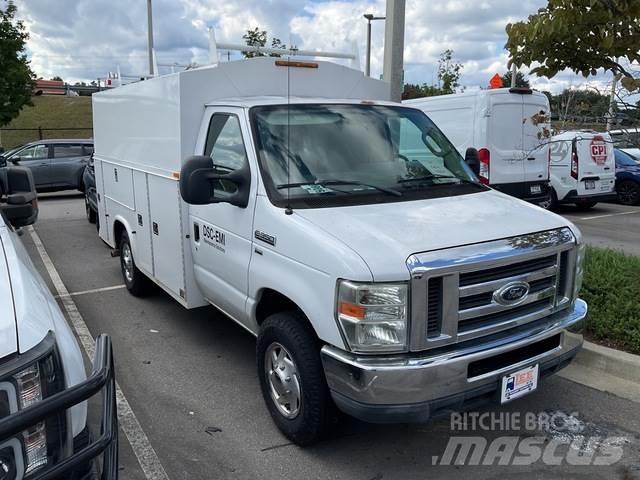 Ford E-350 皮卡车