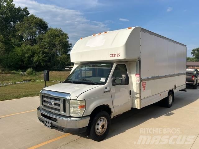 Ford E-350 大型面包车