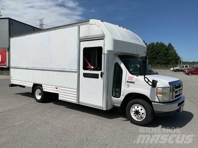 Ford E-350 商务面包车