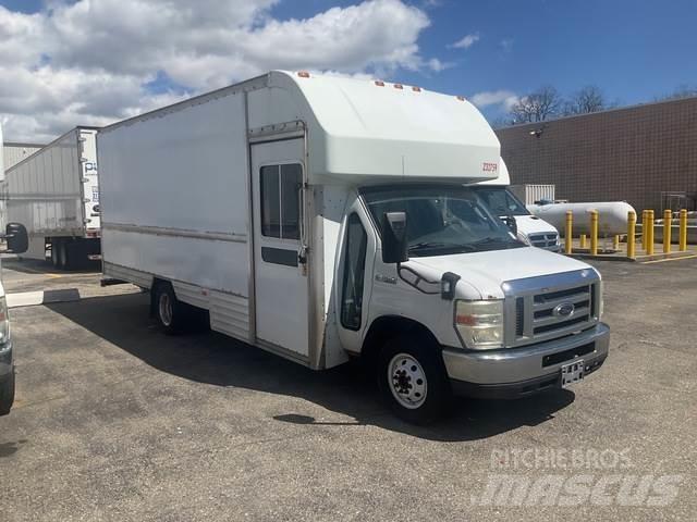Ford E-350 厢式货车