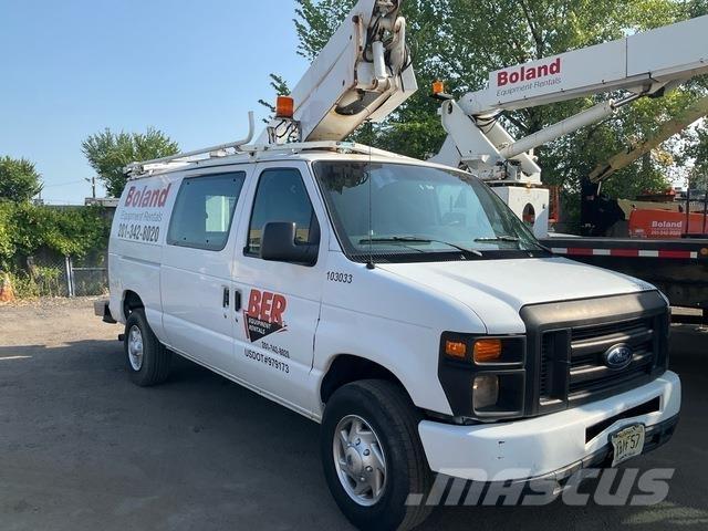 Ford E-350 车载式高空作业车