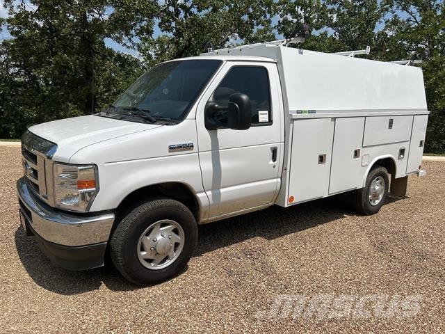 Ford E-350 皮卡车